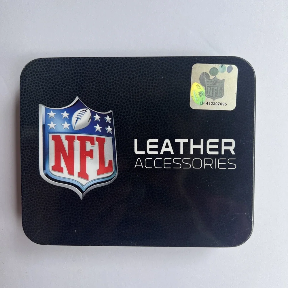 NFL Chicago Bears Leather Bi-Fold Wallet Embroidered Logo New w/ Tin Gift Box